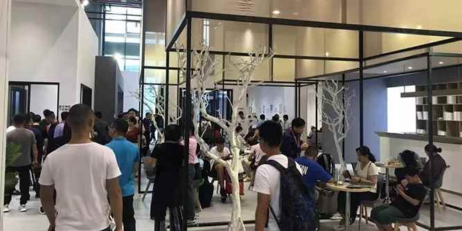 生态极简 富奥斯门窗打造通往白色圣地的通道
