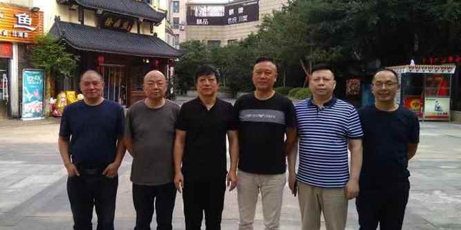 重庆市木门行业协会召开首批发起人座谈会