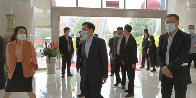 佛山市副市长乔羽一行莅临广东伟业集团开展“企业暖春行动”调研工作