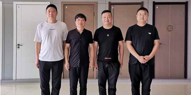 重庆市木门行业协会秘书长走访美冠和九凤企业