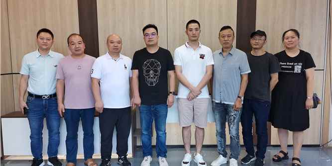 重庆部分木门企业到梵美兰卡定制考察和座谈