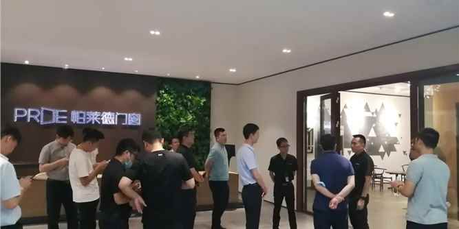 居然“大咖”莅临帕莱德门窗指导，广州展会招商大捷