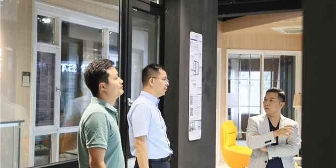 热烈欢迎坚朗集团高层到访捷顺成隆门窗