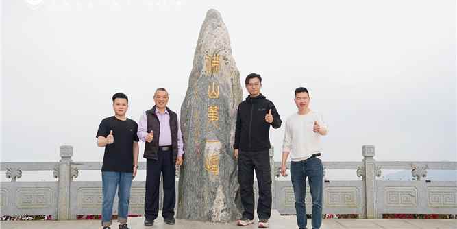 美百年门窗户外年会：全员登顶佛山第一峰，勇攀品牌新高度！