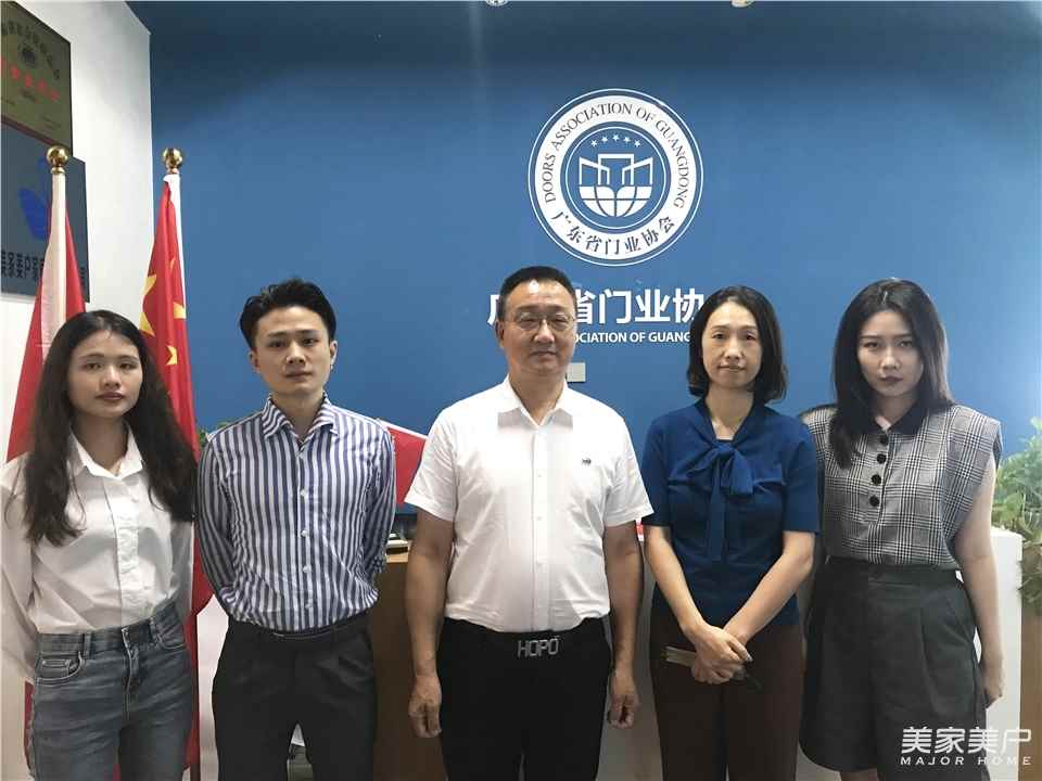 广州城博建科展览有限公司总经理谢荔辉莅临广东省门业协会参观考察