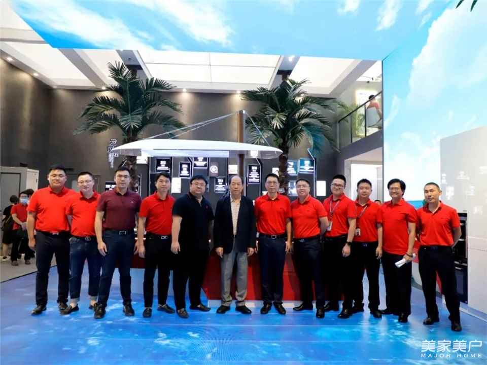 中国(广州)建博会｜碧桂园董事局主席杨国强莅临现代筑美参观指导