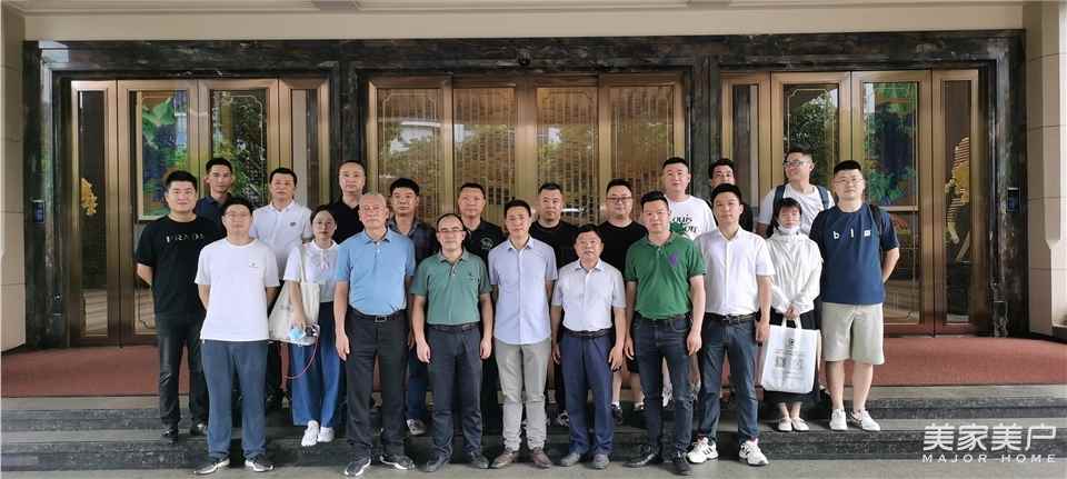 浙江江山市政府领导一行莅临广东煜丰实业考察
